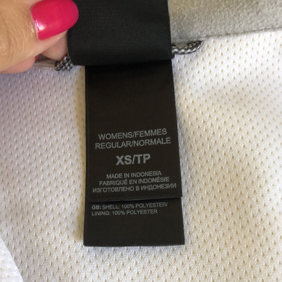 The North Face Women’s Zip Up Jacket - Picture 5 of 8